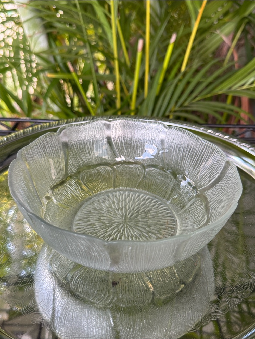 VTG Arcoroc Pressed Glass Floral Serving Bowl - Clear